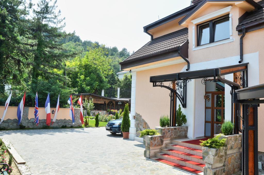 Villa Vodno Skopje Buitenkant foto